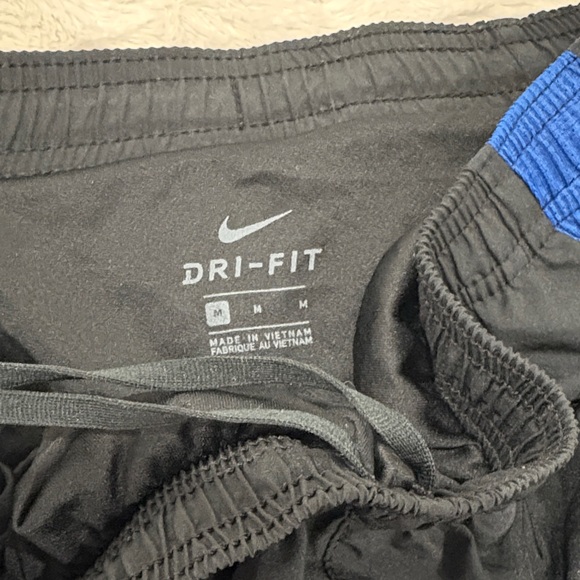 Nike - Picture 3 of 10